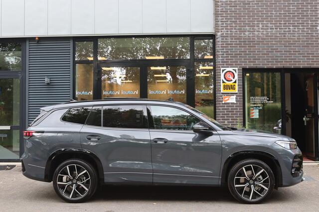 Volkswagen Tayron 1.5 eHybrid 272PK R-Line Black Style IQ.Light HD/Pano/Keyless/360/DCC/ACC/Dodehoek/20"/ Trekhaak wegkl.