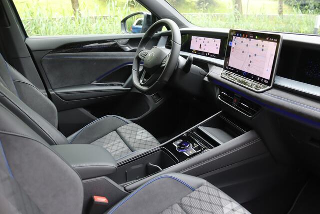Volkswagen Tayron 1.5 eHybrid 272PK R-Line Black Style IQ.Light HD/Pano/Keyless/360/DCC/ACC/Dodehoek/20"/ Trekhaak wegkl.