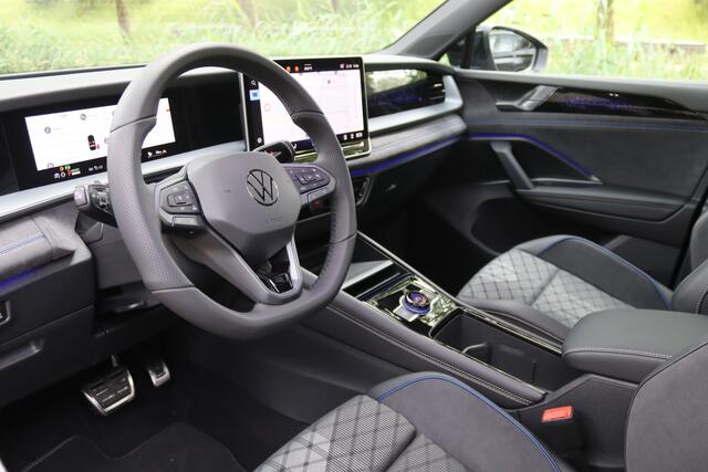 Volkswagen Tayron 1.5 eHybrid 272PK R-Line Black Style IQ.Light HD/Pano/Keyless/360/DCC/ACC/Dodehoek/20"/ Trekhaak wegkl.