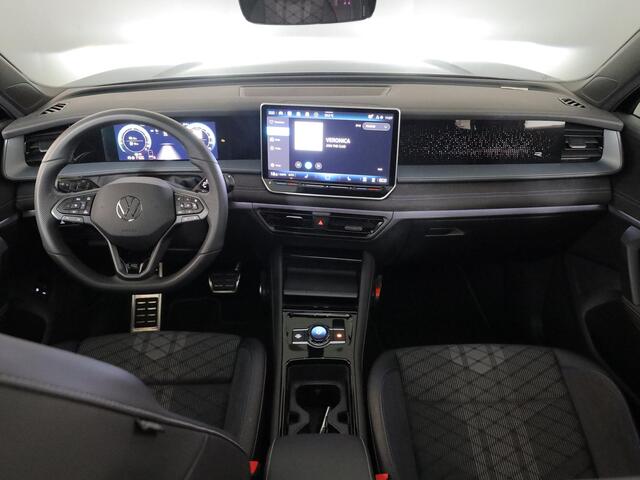 Volkswagen Tayron 1.5 eHybrid R-Line Edition 204 pk Automaat (DSG) | Verlengde garantie | Navigatie | Panoramadak | Trekhaak (wegklapbaar) | Parkeersensoren (Park assist) | Achteruitrijcamera | Black Style pakket | R-Line |