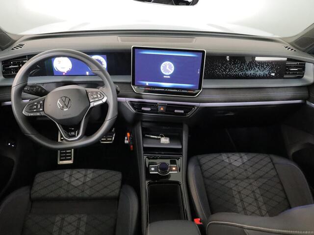 Volkswagen Tayron 1.5 eHybrid R-Line Edition 204 pk Automaat (DSG) | Verlengde garantie | Navigatie | Panoramadak | Trekhaak (wegklapbaar) | Parkeersensoren (Park assist) | Rondomzicht camera | Stoelverwarming | R-Line |