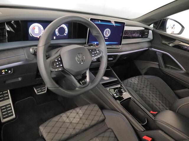 Volkswagen Tayron 1.5 eHybrid R-Line Edition 204 pk Automaat (DSG) | Verlengde garantie | Navigatie | Panoramadak | Trekhaak (wegklapbaar) | Parkeersensoren (Park assist) | Rondomzicht camera | Stoelverwarming | R-Line |