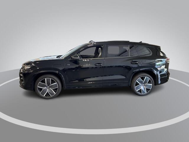 Volkswagen Tayron 1.5 272pk DSG eHybrid R-Line Edition · Panoramadak · 360 Camera · Wegklapbare Trekhaak · Dodehoek Detectie · 20'' Inch · Garantie t/m 03-11-2029 of 100.000km