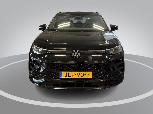 Volkswagen Tayron 1.5 272pk DSG eHybrid R-Line Edition · Panoramadak · 360 Camera · Wegklapbare Trekhaak · Black Style · 20'' Inch · Garantie t/m 17-11-2029 of 100.000km