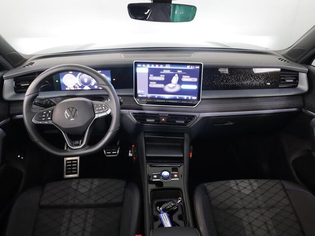 Volkswagen Tayron 1.5 eHybrid R-Line Edition 204 pk Automaat (DSG) | Verlengde garantie | Navigatie | Panoramadak | Trekhaak (wegklapbaar) | Parkeersensoren (Park assist) | Rondomzicht camera | Black Style pakket | R-Line |