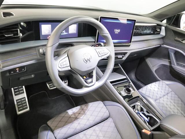 Volkswagen Tayron 1.5 eHybrid R-Line Edition 204 pk Automaat (DSG) | Verlengde garantie | Navigatie | Panoramadak | Trekhaak (wegklapbaar) | Parkeersensoren (Park assist) | Rondomzicht camera | Black Style pakket | R-Line |