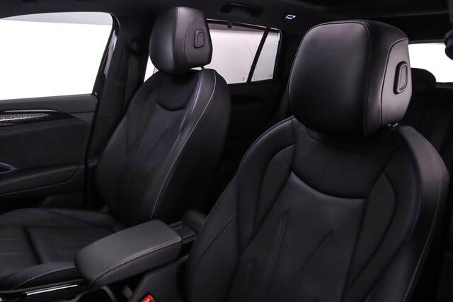 Volkswagen Tayron R-Line Edition 1.5 TSI eHybrid 272pk DSG Automaat Trekhaak, Panoramadak, Adaptive cruise control, Harman Kardon audio, Black Style, 360 camera, Achteruitrijcamera