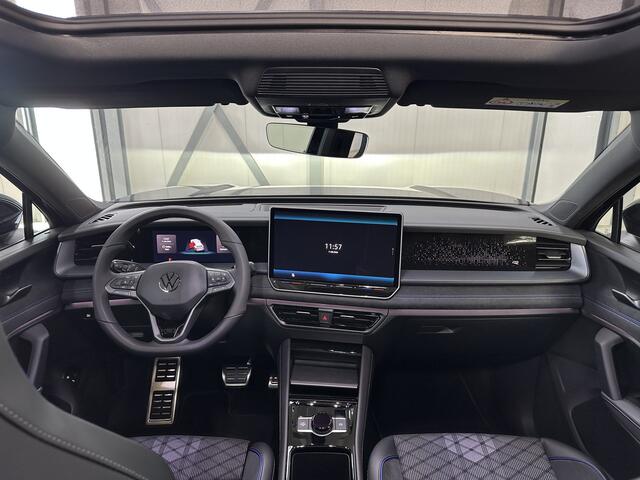 Volkswagen Tayron 1.5 eHybrid R-Line Edition 272pk | Groot scherm | Trekhaak | Pano | 360 camera | Black-style | Head-up | IQ-Light | Massage