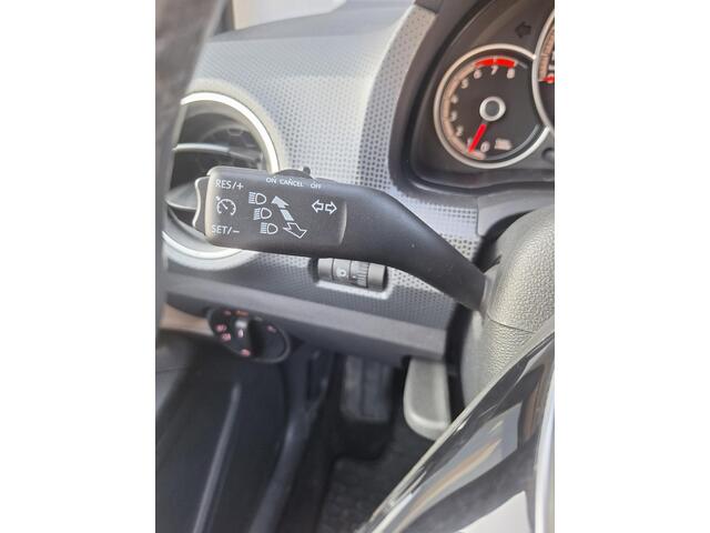 Volkswagen UP! 1.0 BMT high up! Heel Veel Opties! - CruiseControl - App-verbinding