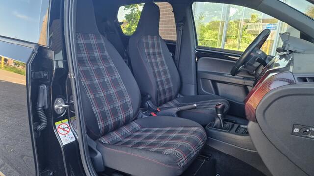 Volkswagen UP! 1.0 TSI GTI, Stoelverwarming, Camera, NL Auto!
