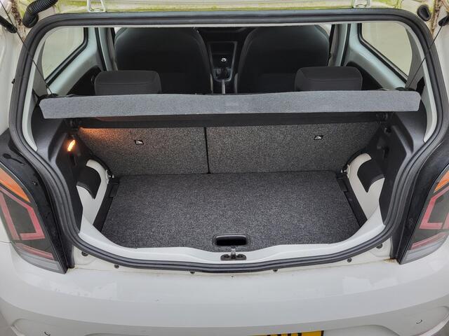 Volkswagen UP! 1.0 BMT move up! | Verwacht | PDC | Cruise | 4-seizoen banden |