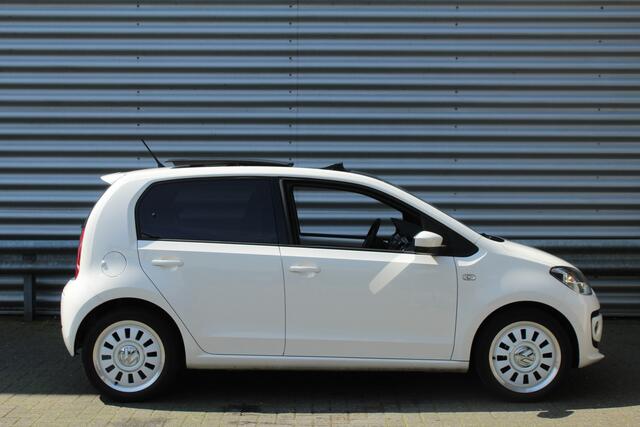 Volkswagen UP! 1.0 75pk high up! NL-Auto NAP Panoramadak Fender Airco Carplay Stoelverwarming CPV El. Ramen