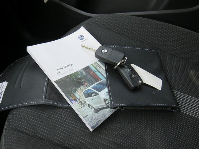 Volkswagen UP! 1.0 BMT high up! Executive * Rijklaarprijs incl. garantie * Clima * Stoelverwarming * Parkeersensoren * DAB+