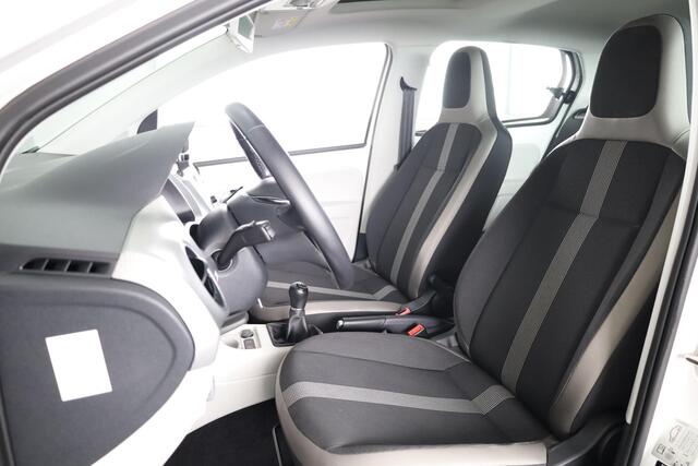 Volkswagen UP! 1.0 BMT high up! | Schuif/Kantel dak | Parkeer Sensoren achter | Achteruitrij Camera | Navigatie via App |