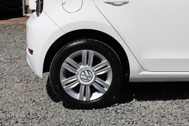 Volkswagen UP! 1.0 BMT high up! Bluetooth, Parkeersensoren, LM-Velgen en Keurig onderhouden!
