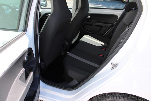 Volkswagen UP! 1.0 BMT high up! Bluetooth, Parkeersensoren, LM-Velgen en Keurig onderhouden!