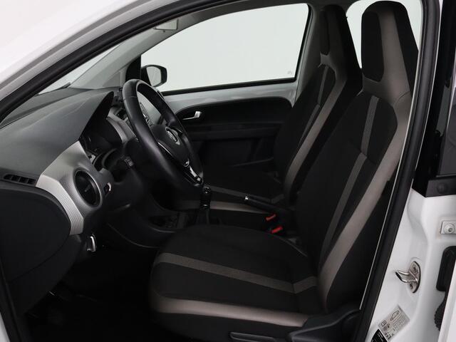 Volkswagen UP! 1.0 BMT high up! | Cruise control | Airco | Bleutooth | LMV 15 inch | Parkeersensoren achter | Radio | LED dagrijverlichting