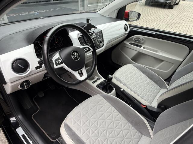 Volkswagen UP! 1.0 75PK *!* HIGH UP *!* PANODAK/ BEATS/ CRUISE/ 17 INCH/ STOELVERWARMING *!*