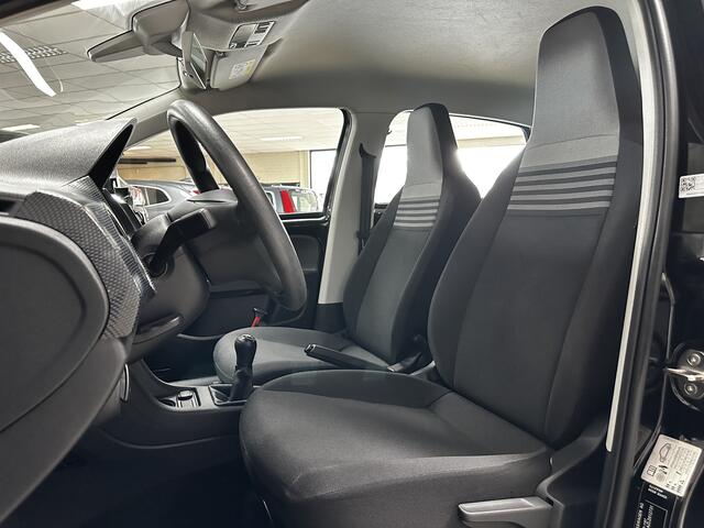 Volkswagen UP! 1.0 BMT move up!/ 5-Drs/ DAB+/ Maps + More/ Airco/ C.V. Afstand Elek. pakket/ Isofix/ Bluetooth/ AUX & USB/ Regensensor/ LED Dagrijverl.
