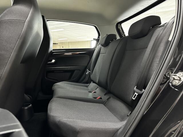 Volkswagen UP! 1.0 BMT move up!/ 5-Drs/ DAB+/ Maps + More/ Airco/ C.V. Afstand Elek. pakket/ Isofix/ Bluetooth/ AUX & USB/ Regensensor/ LED Dagrijverl.