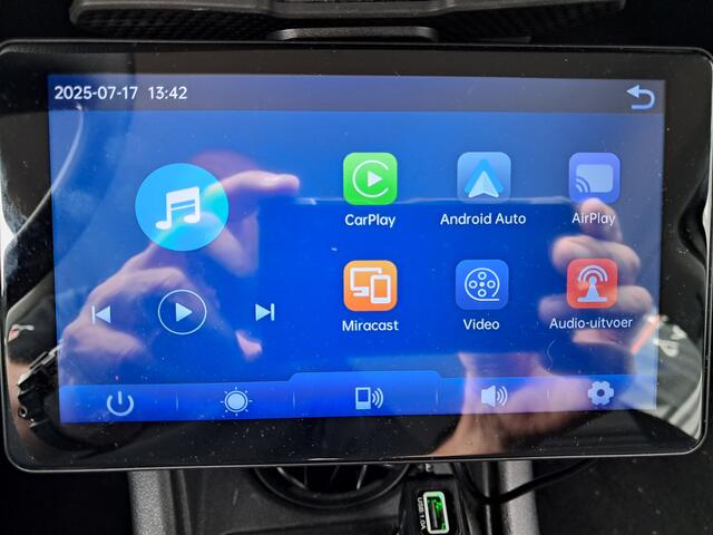 Volkswagen UP! 1.0 | Clima!! | Cruise control | Ndl auto!! | Apple carplay | RIJKLAARPRIJS INCL 12 MAANDEN GARANTIE EN BEURT
