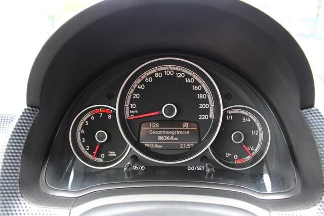 Volkswagen UP! 1.0i "Move Up !!! Airco - Cruise - 5 deurs !!! 75 Pk