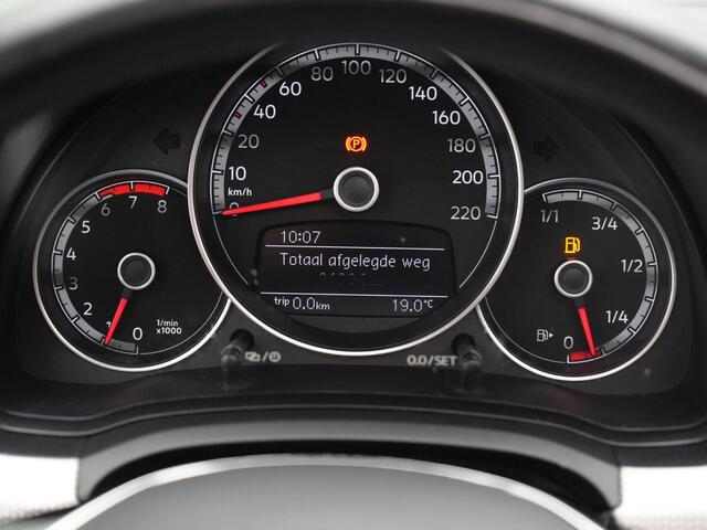 Volkswagen UP! 1.0 BMT 60 pk High Up! | Panoramadak | Parkeersensoren achter | LED dagrijverlichting | Cruise Control | 15 inch