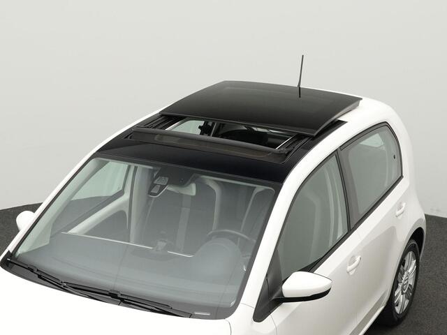 Volkswagen UP! 1.0 BMT 60 pk High Up! | Panoramadak | Parkeersensoren achter | LED dagrijverlichting | Cruise Control | 15 inch