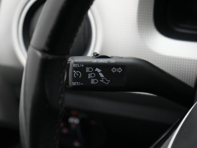Volkswagen UP! 1.0 BMT 60 pk High Up! | Panoramadak | Parkeersensoren achter | LED dagrijverlichting | Cruise Control | 15 inch