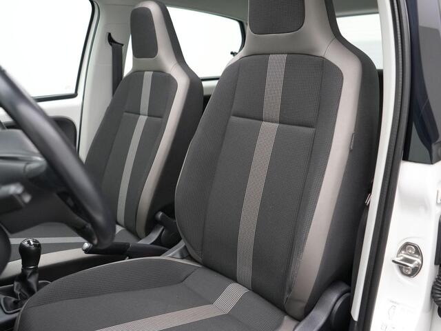 Volkswagen UP! 1.0 BMT 60 pk High Up! | Panoramadak | Parkeersensoren achter | LED dagrijverlichting | Cruise Control | 15 inch