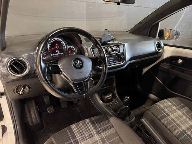 Volkswagen UP! 1.0 BMT R-line | Stoelverwarming | 16'' LMV | Airco | Zwarte hemel/dak/grill