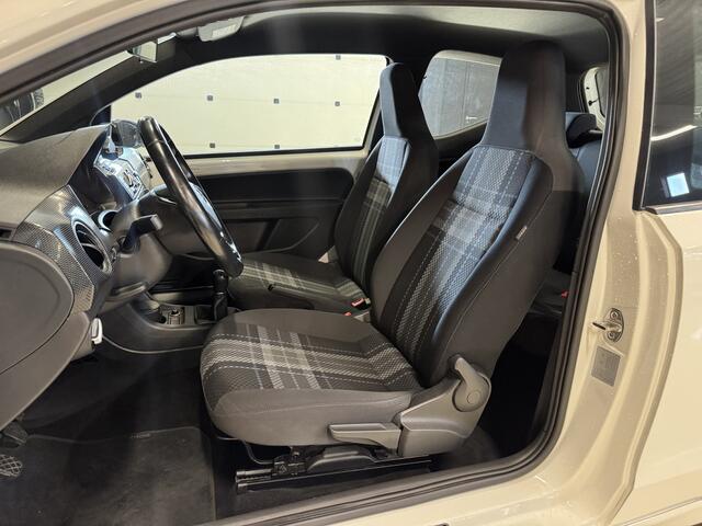 Volkswagen UP! 1.0 BMT R-line | Stoelverwarming | 16'' LMV | Airco | Zwarte hemel/dak/grill
