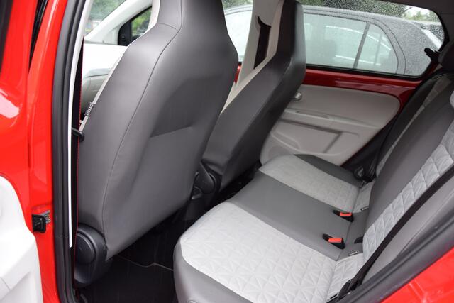 Volkswagen UP! 1.0 BMT up! BEATS | Org. NL | BOVAG Garantie | 15'' Velgen | Airconditioning | Bluetooth Telefoonverbinding | LED Dagrijverlichting | Lage KM-Stand NAP! |