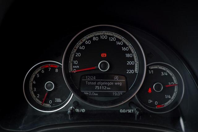 Volkswagen UP! 1.0 BMT move up! / Winterpack / 5Drs / Stoelverwarming / AppConnect