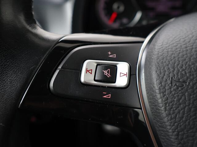 Volkswagen UP! 1.0 BMT move up! | 60 PK | Climate control | Achteruitrijcamera | Cruise control |