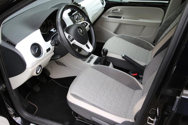 Volkswagen UP! 1.0 BMT up! beats UNIEK! | NL-auto | beats audio! | 5 deuren | Airco | Cruise control | Lichtm. velgen | Camera | Parkeersensoren |