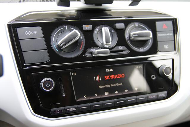Volkswagen UP! 1.0 BMT up! beats UNIEK! | NL-auto | beats audio! | 5 deuren | Airco | Cruise control | Lichtm. velgen | Camera | Parkeersensoren |