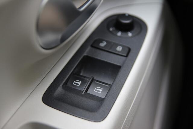 Volkswagen UP! 1.0 BMT up! beats UNIEK! | NL-auto | beats audio! | 5 deuren | Airco | Cruise control | Lichtm. velgen | Camera | Parkeersensoren |