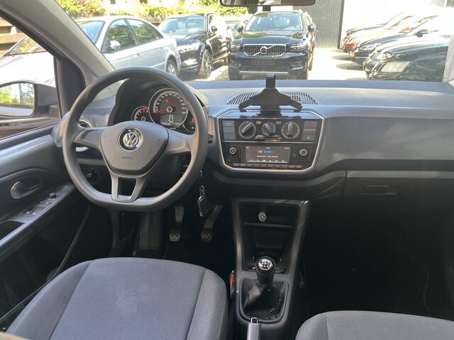 Volkswagen UP! 1.0 BMT 5deurs NL Auto slechts 18.000 km gereden!