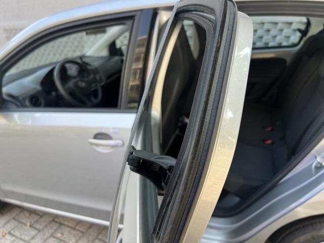 Volkswagen UP! 1.0 BMT 5deurs NL Auto slechts 18.000 km gereden!