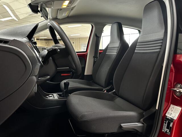 Volkswagen UP! 1.0 High Up/ Maps+More/ Camera/ Stoelverw./ DAB+/ Clima/ Cruise/ Bluetooth/ Diml.Auto/ Regensensor/ PDC Achter.