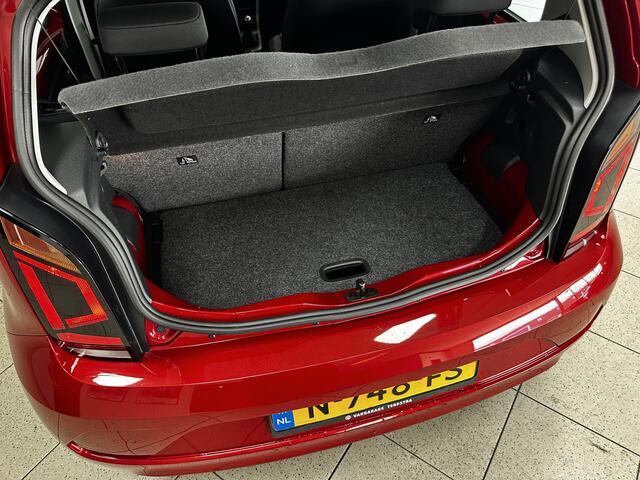 Volkswagen UP! 1.0 High Up/ Maps+More/ Camera/ Stoelverw./ DAB+/ Clima/ Cruise/ Bluetooth/ Diml.Auto/ Regensensor/ PDC Achter.