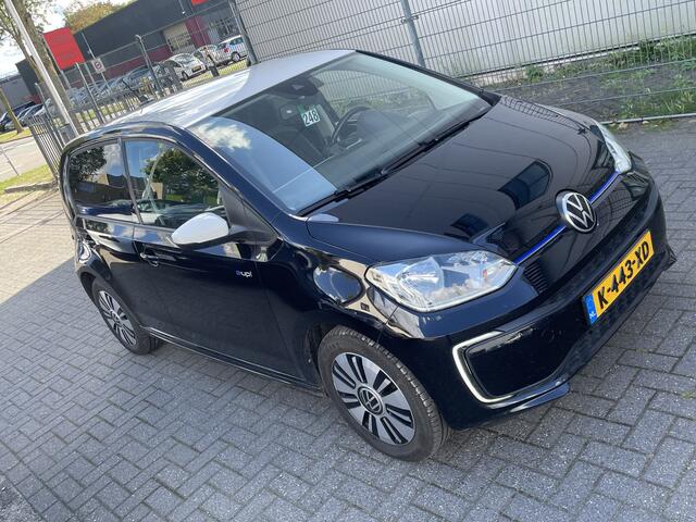 Volkswagen UP! e-Up! e-up! Style Black & White | Winterpakket | Parkeercamera | Meer foto's volgen!