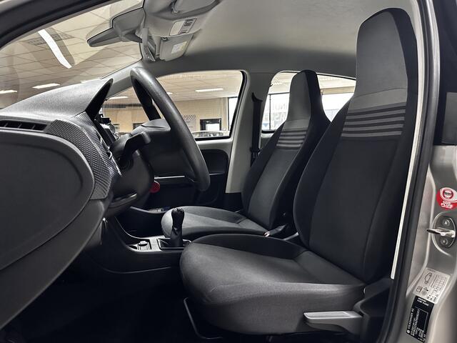 Volkswagen UP! 1.0 BMT move up!/ Facelift!/ 5-Drs/ Maps + More/ 15'' LMV/ DAB+/ Airco/ Elek. pakket/ Regensensor/ Elek. pakket/ LED Dagrijverl./ Metallic lak.