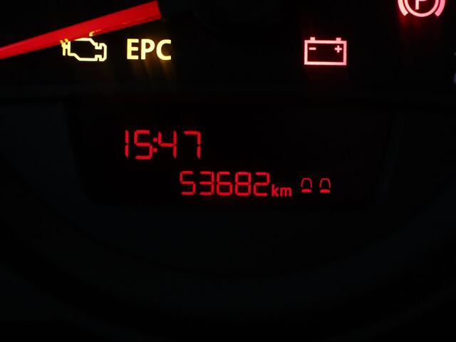 Volkswagen UP! 60pk move up! BlueMotion Airco | Navi