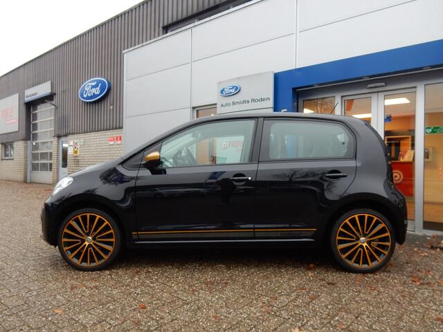 Volkswagen UP! 1.0 BMT high up! Color | Camera | Stoelverwarming | 17-Inch | Trekhaak | ISOFIX | Cruise |