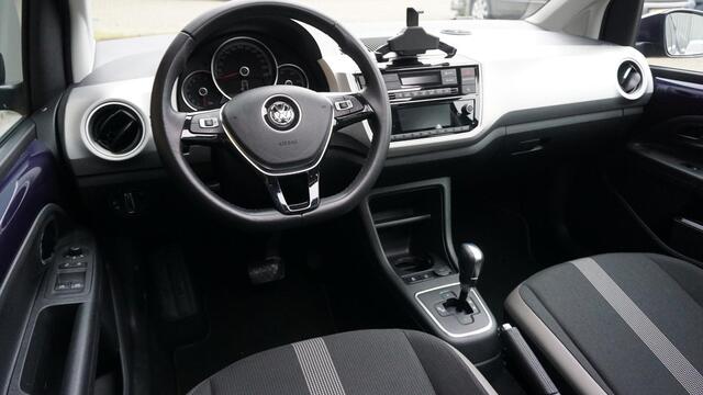 Volkswagen UP! 1.0 75pk Automaat 5Drs High up! Pano.Dak Clima Stoelverwarming 15inch LM *NL auto* 68196km!