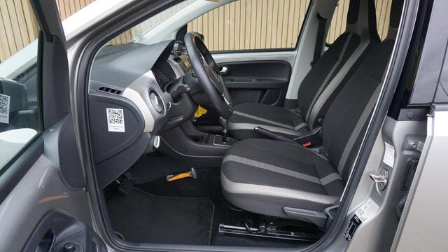 Volkswagen UP! 1.0 75pk Automaat 5Drs High up! Clima Stoelverwarming A-Camera Cruise Control 15inch LM *NL auto* 49577km!