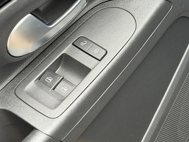 Volkswagen UP! 1.0 5-deurs | Camera | Cruise | Airco | Bluetooth | PDC | Rijklaar incl. 1 jaar Bovag garantie