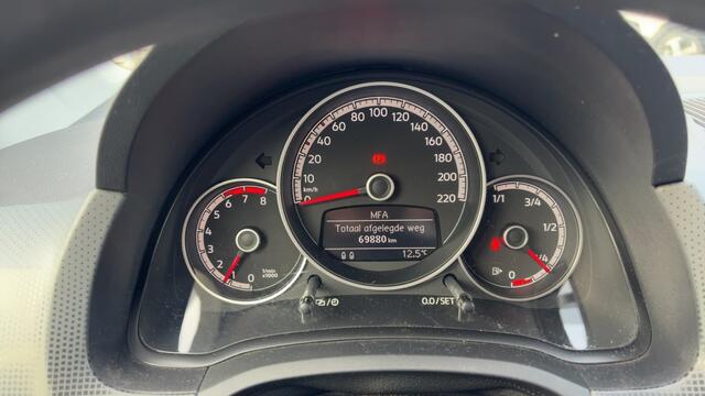 Volkswagen UP! 1.0 BMT high up!